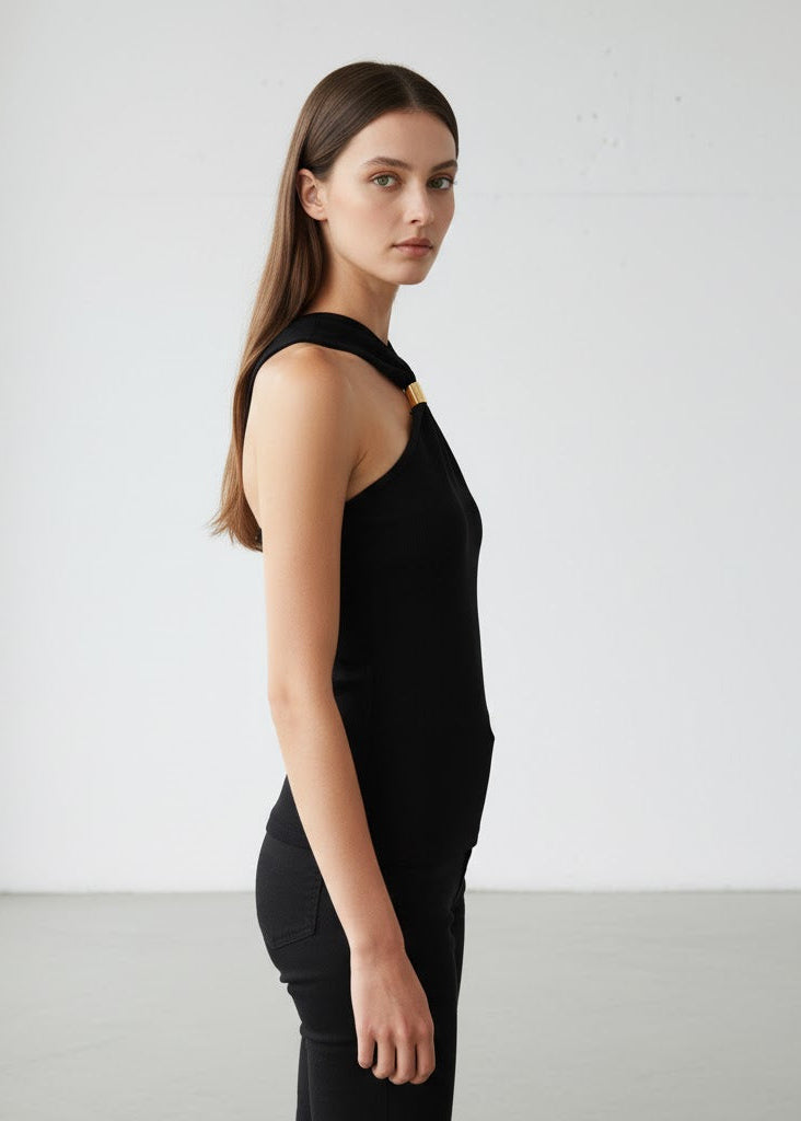 Stickad halterneck-top med breda axelband och gulddetalj