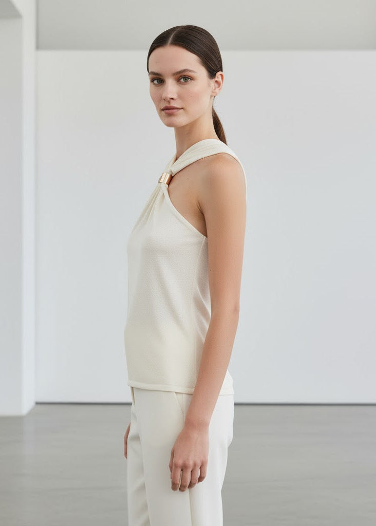 Stickad halterneck-top med breda axelband och gulddetalj