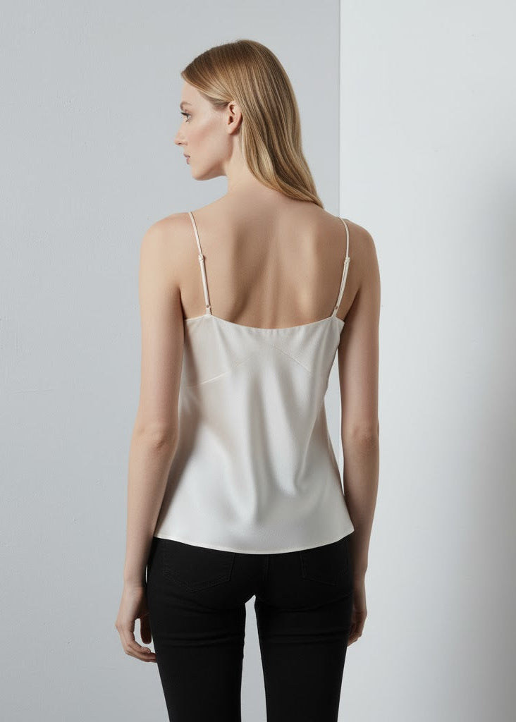 Spetskantat camisole-linne med V-ringning och justerbara axelband