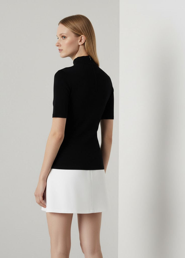 Tvåfärgad trikåklänning med polokrage och halvlånga ärmar