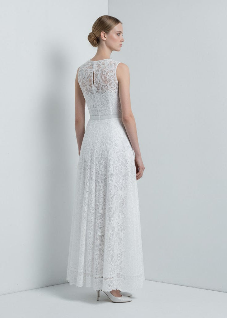 Kjol i spets med naturlig midja, ankellängd, A-linje silhuett och delikat struktur