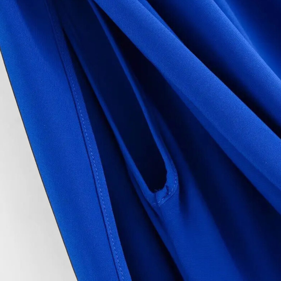 Blä Maxiklänning med asymmetrisk drapering och enaxlad design i vävt tyg