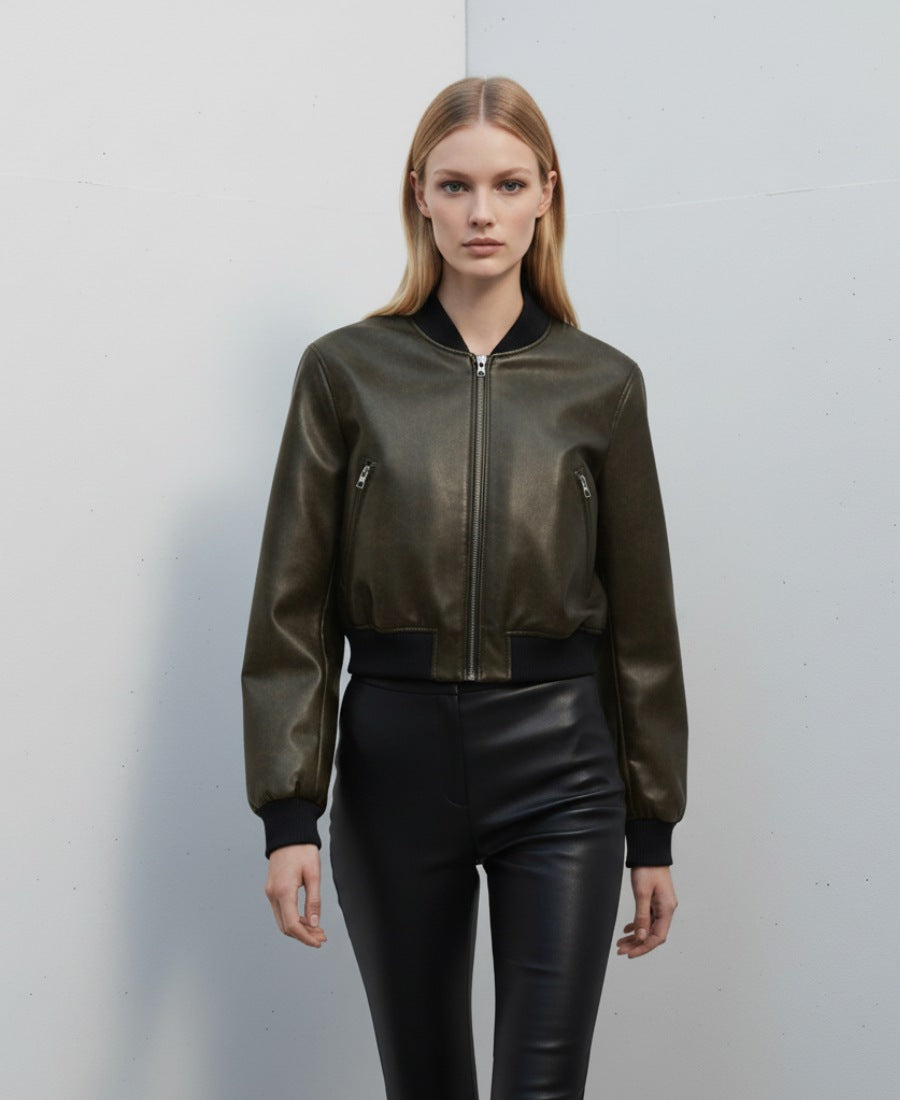 Boxig kort bomberjacka i fuskläder med vida ärmar och dragkedja