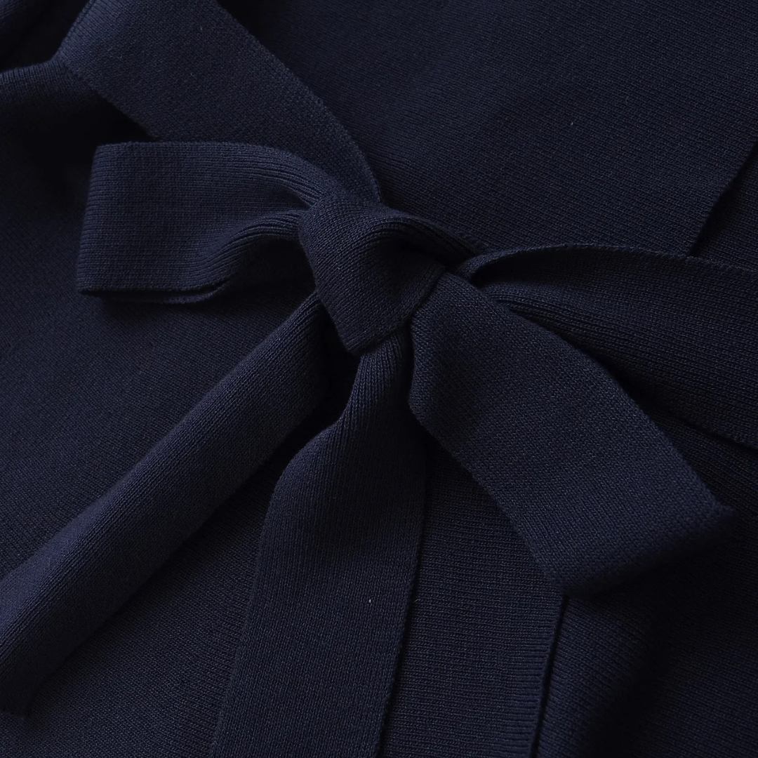 Elegant blus med v-ringning lång ärm och knytbart midjebälte