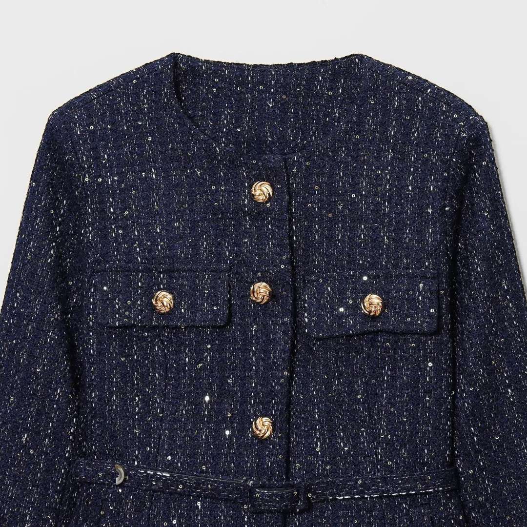 Jacka i tweedstil med rund hals paljettdetaljer och knäppning