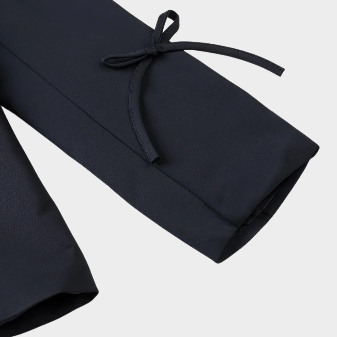 Enkelknäppt kavaj med slagkrage och dekorativa rosetter