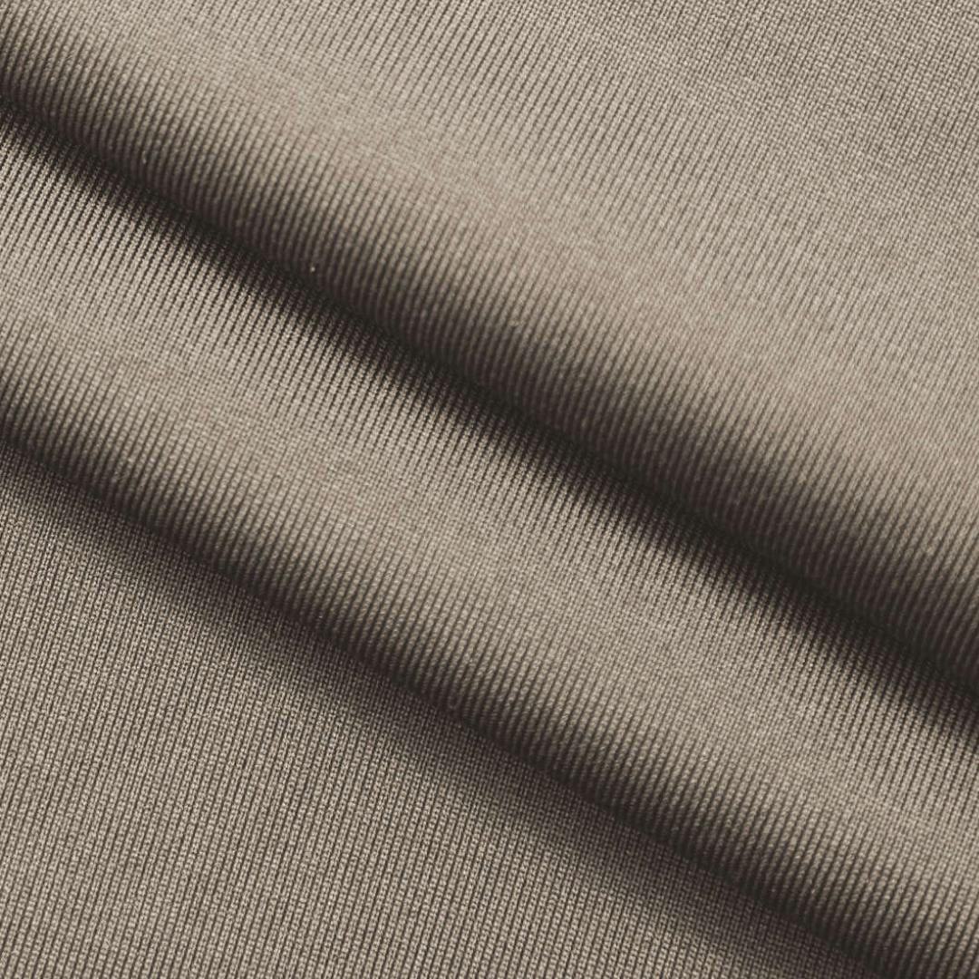 Lång figurnära jerseyklänning med rund hals och stretchig passform för vardagsbruk