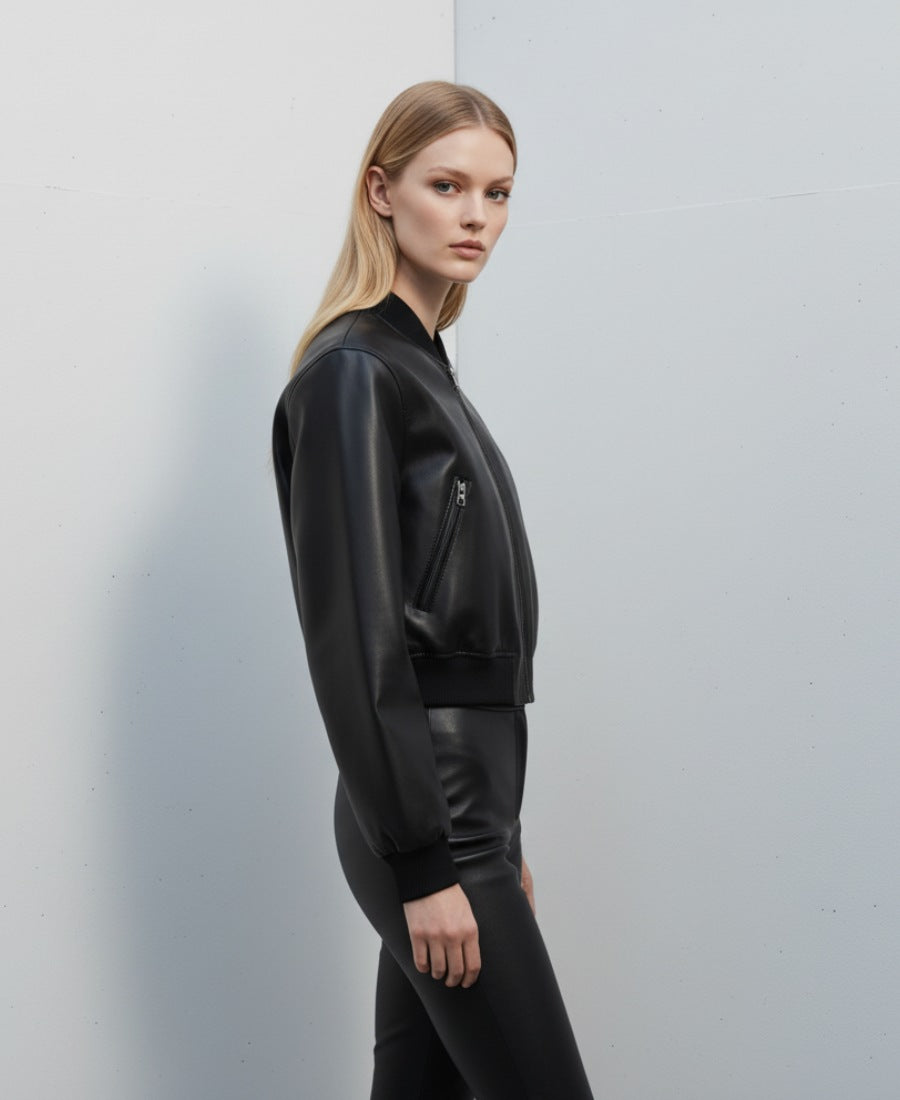 Boxig kort bomberjacka i fuskläder med vida ärmar och dragkedja