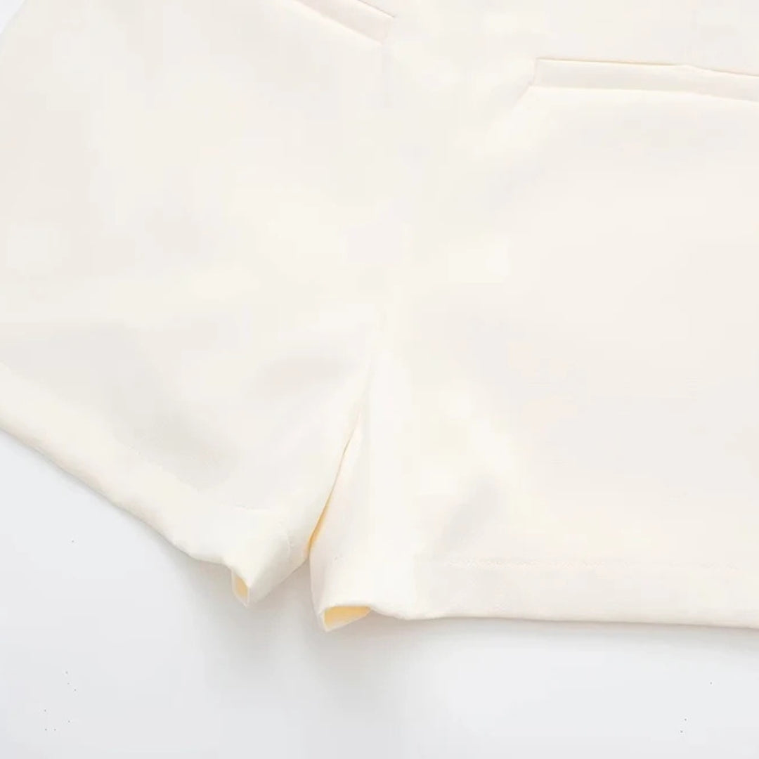 Asymmetrisk miniskort med omlott design och hög midja