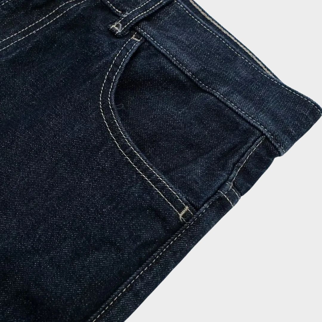 Vida jeans i kraftigt denim med breda uppvik