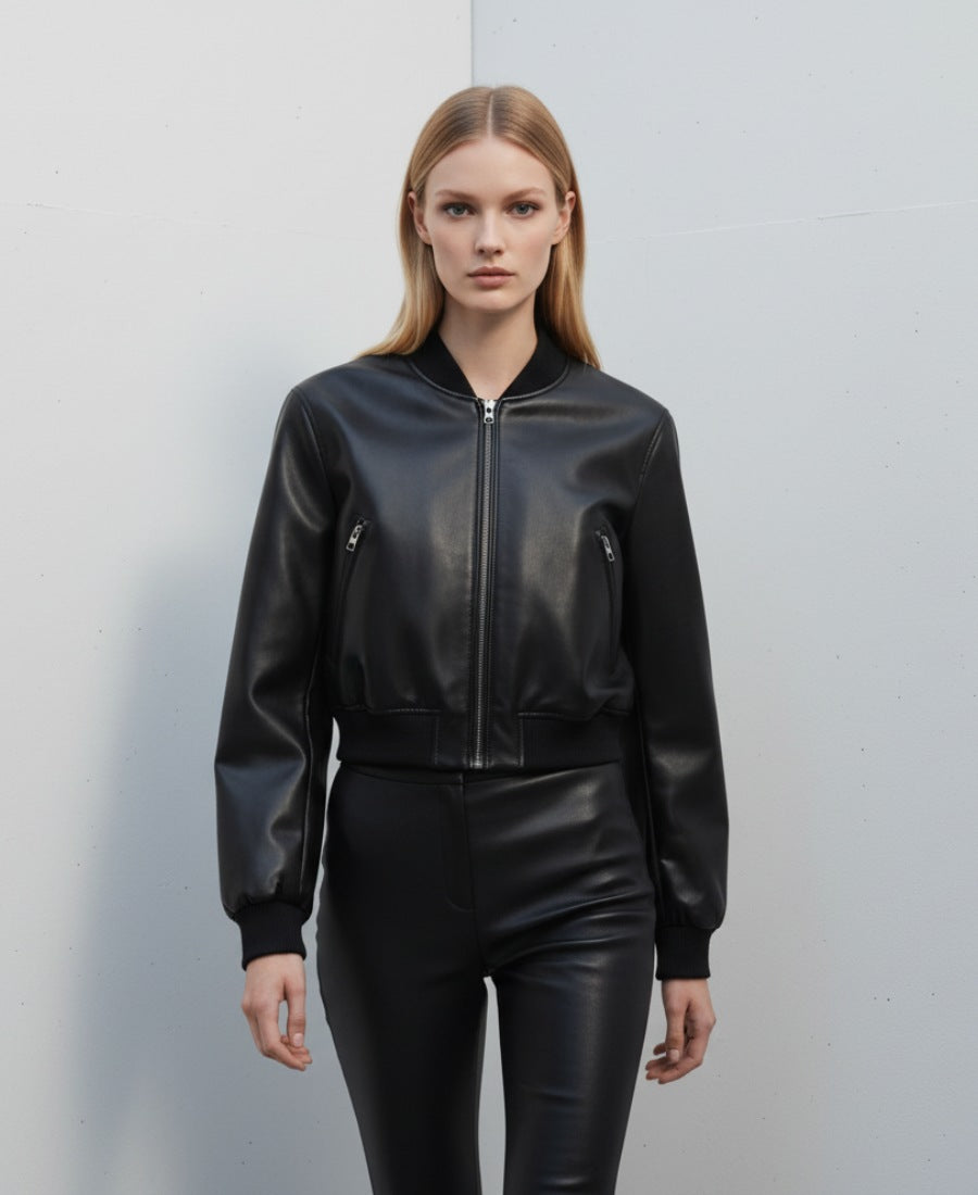 Boxig kort bomberjacka i fuskläder med vida ärmar och dragkedja