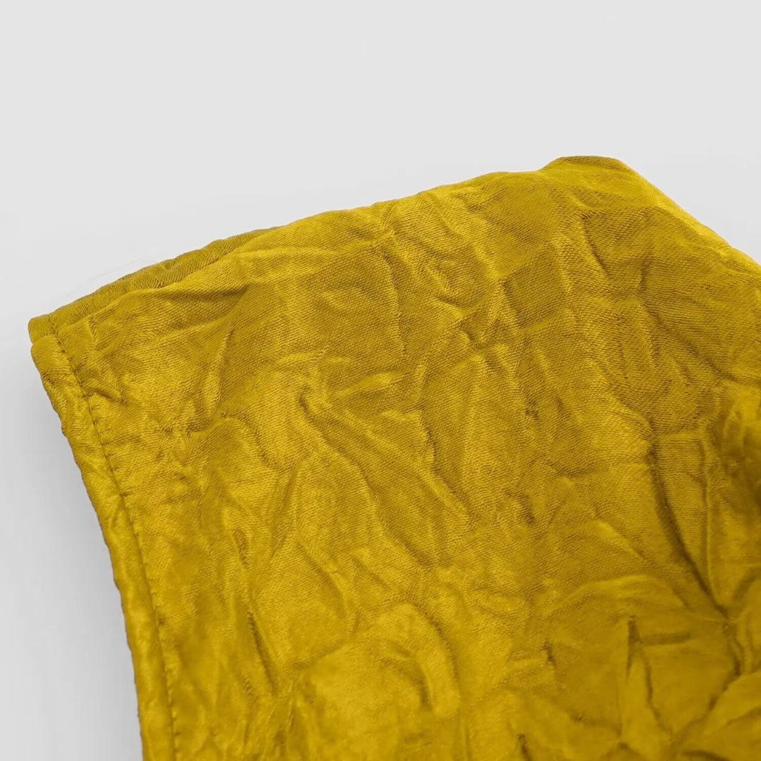 Midiklänning i satinstil med draperad rygg och figurnära passform