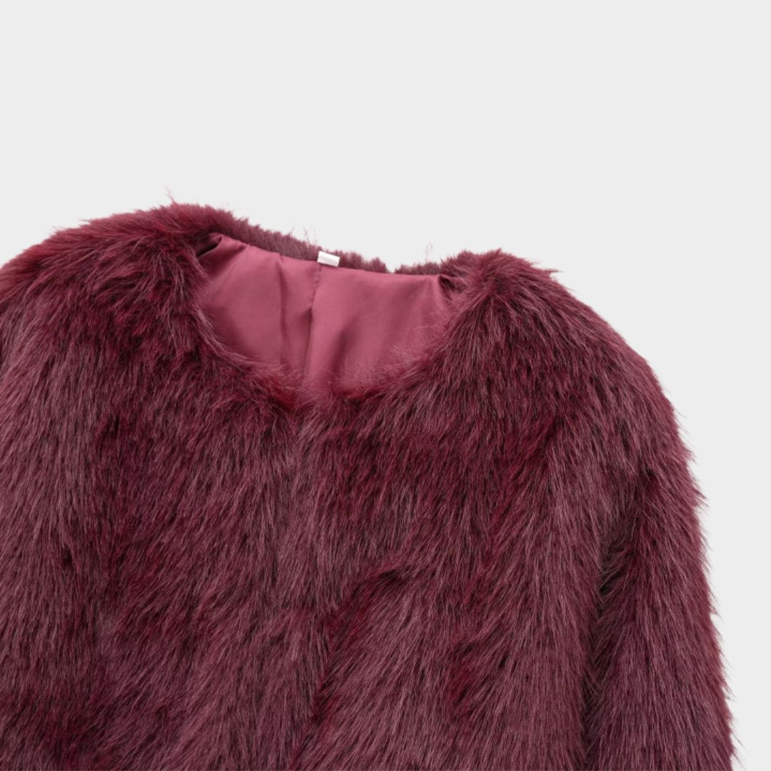 Kort Jacka i fuskpäls med rund hals och knäppning