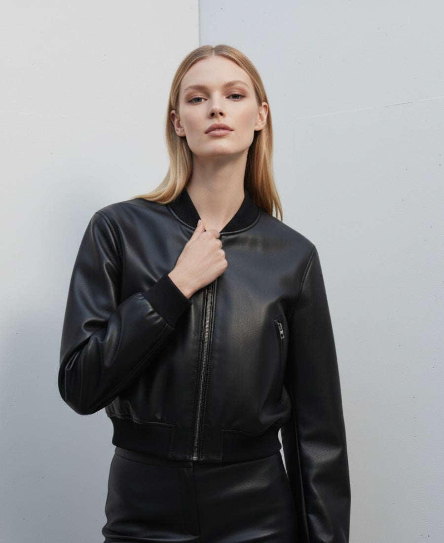 Boxig kort bomberjacka i fuskläder med vida ärmar och dragkedja