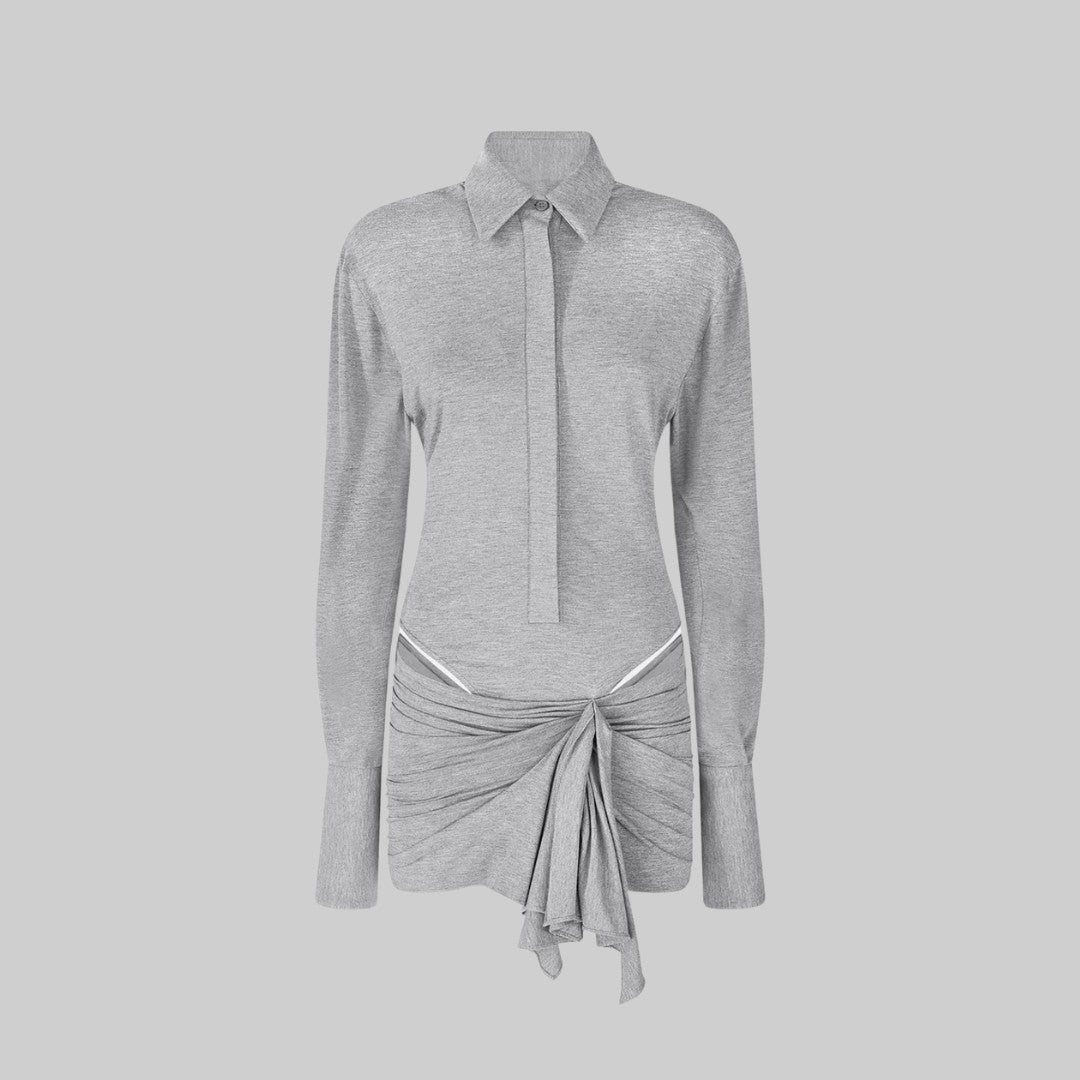 Grå skjortklänning med skjortkrage och draperad knutdetalj