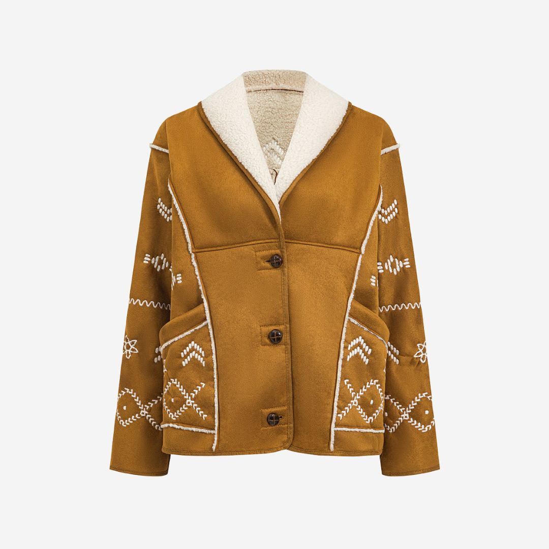 Kamelbrun jacka i mockaimitation med vit brodyr, teddykrage och knappar i ledig passform