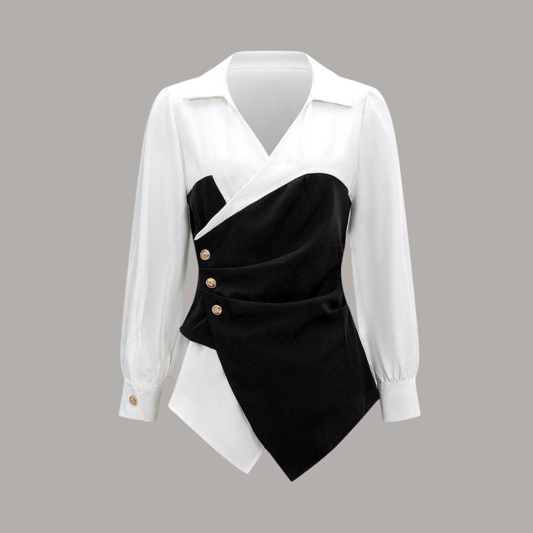 Svartvit asymmetrisk skjorttopp med draperad front och dekorativa guldknappar