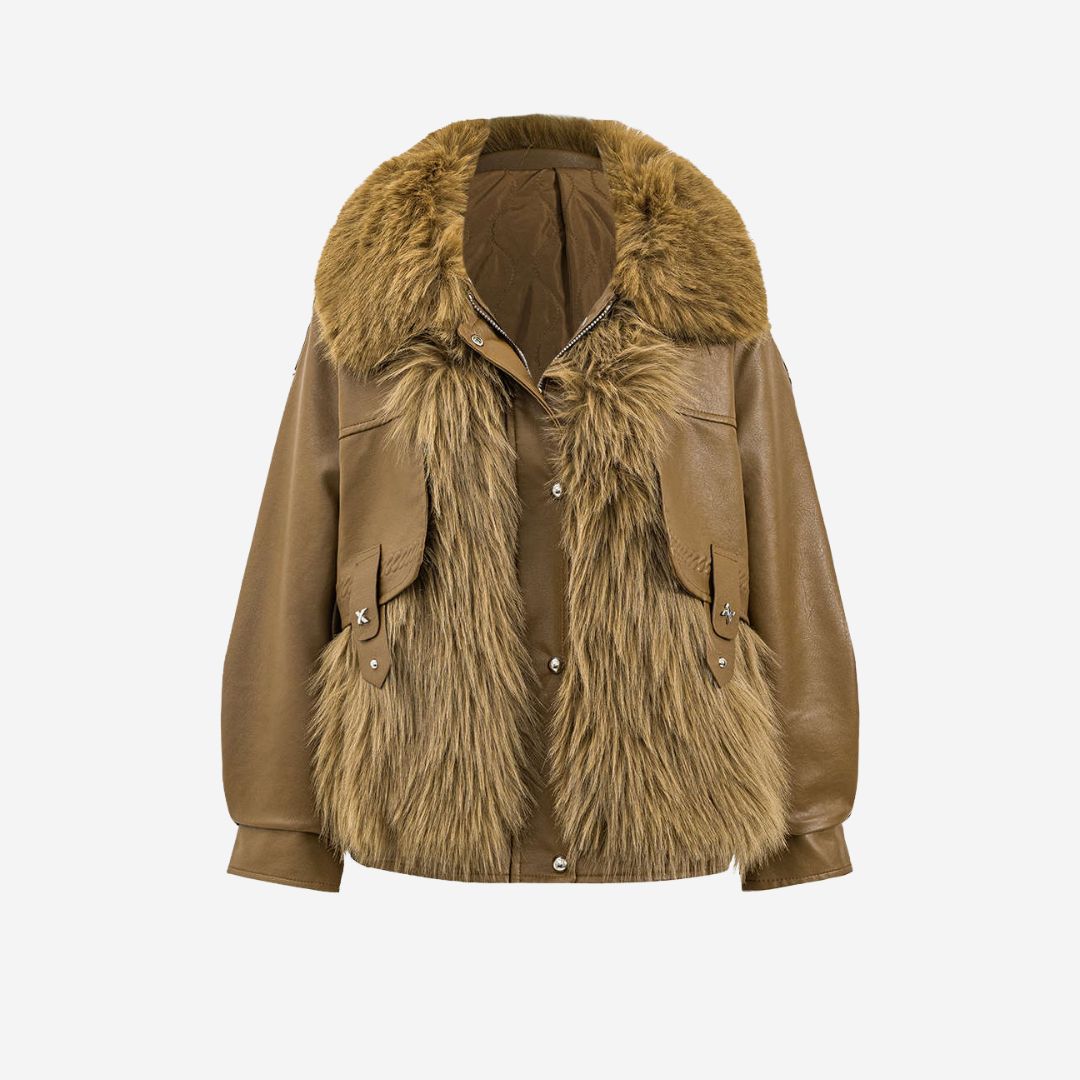 Brun jacka i fusk­läder med fuskpäls och dekorativa fickor för dam
