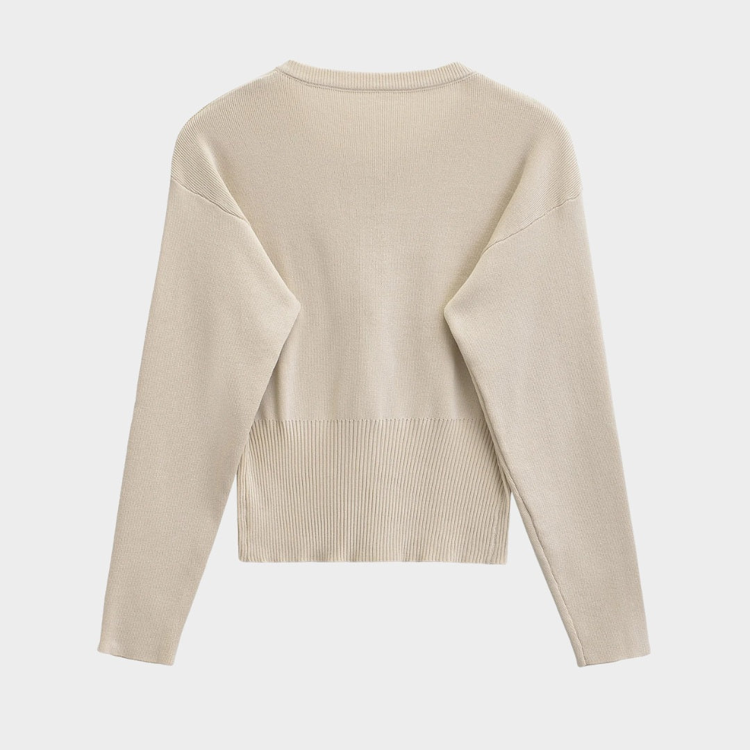 Beige ribbstickad damkofta med knappar