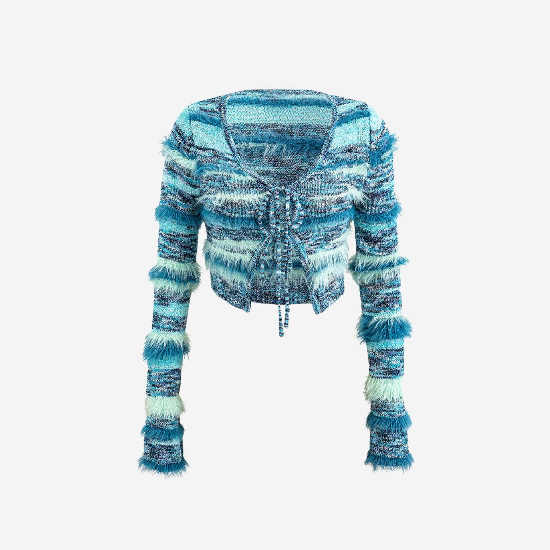 Stickad tröja med ränder, fluffiga ärmdetaljer och knytdetalj framtill