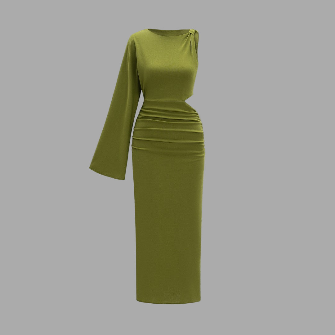 Olivgrön midiklänning med asymmetrisk axel, draperad midja och lång ärm i chiffong