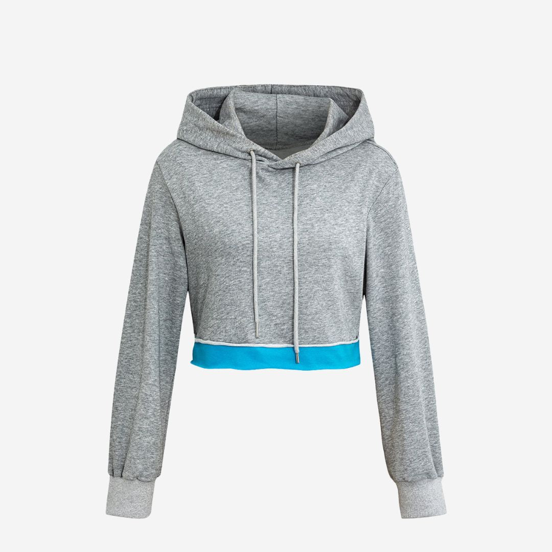 Grå kort huvtröja i melerad grå färg med kontrasterande blå kantdetalj