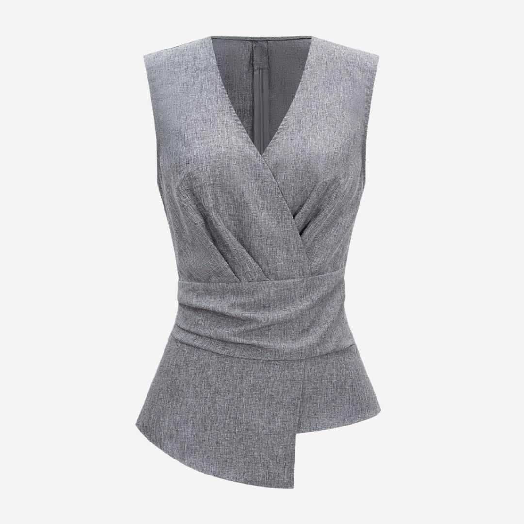 Ljusgrå ärmlös omlottopp i vävt tyg med draperad midja och asymmetrisk fåll