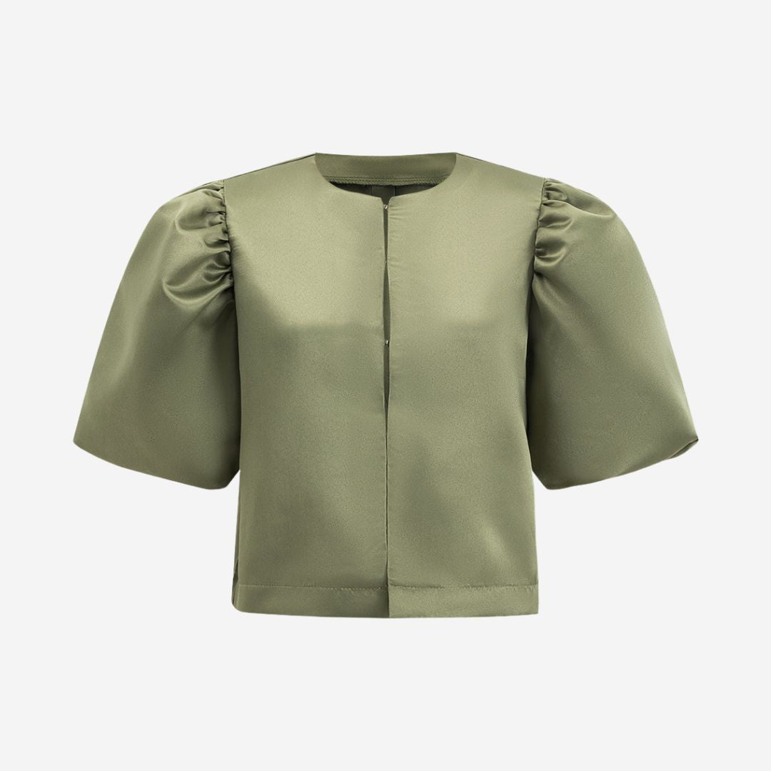 Kort grön topp med puffärmar och dold knäppning i satintyg