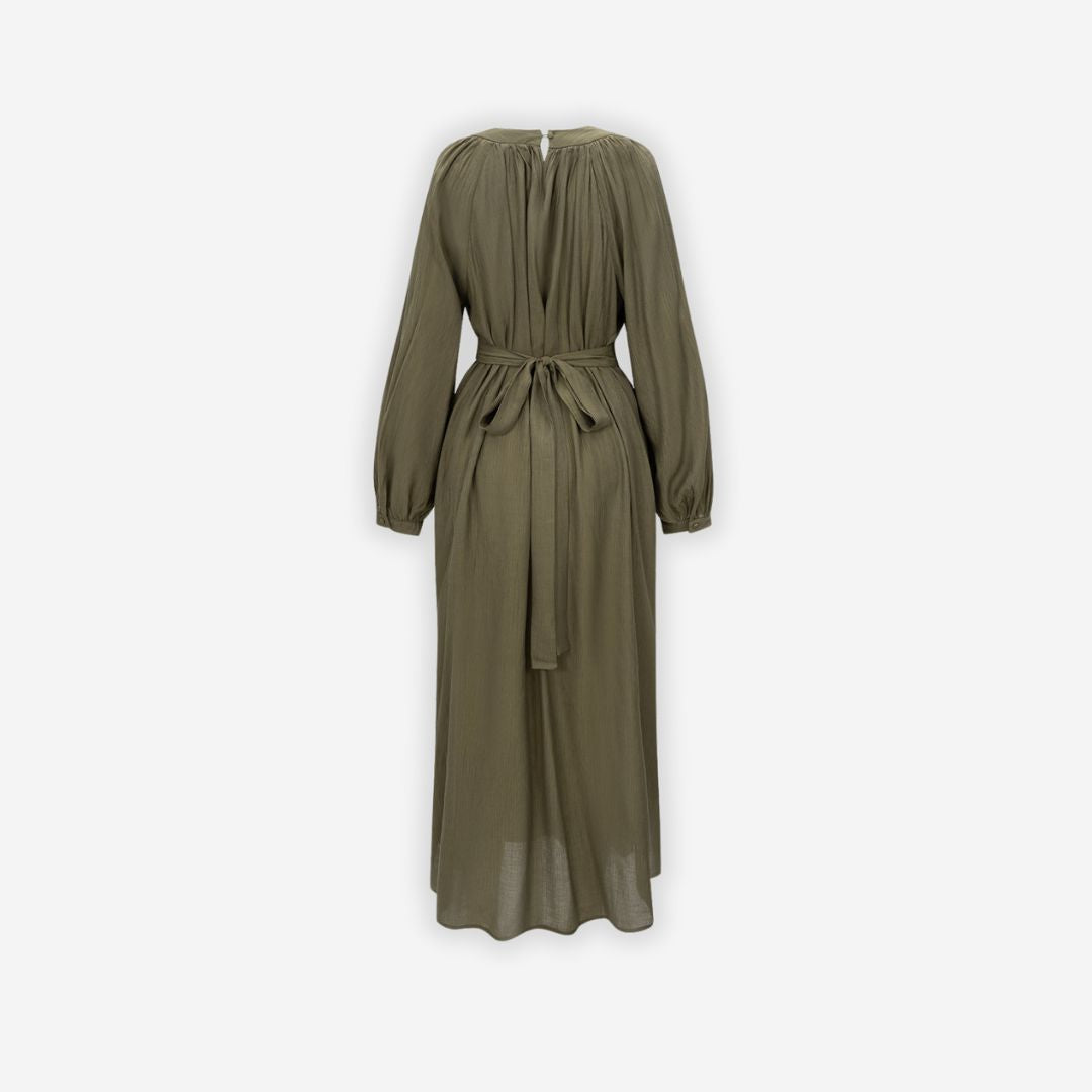 Maxiklänning olivgrön med lång ärm rund hals veckad design figurnära midja