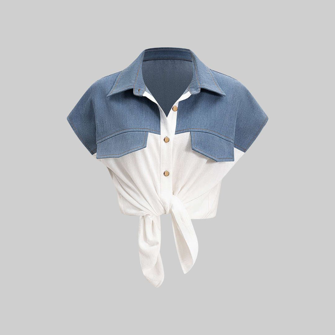 Tvåfärgad kortärmad skjortblus i denim och linne med knytning och fickdetaljer