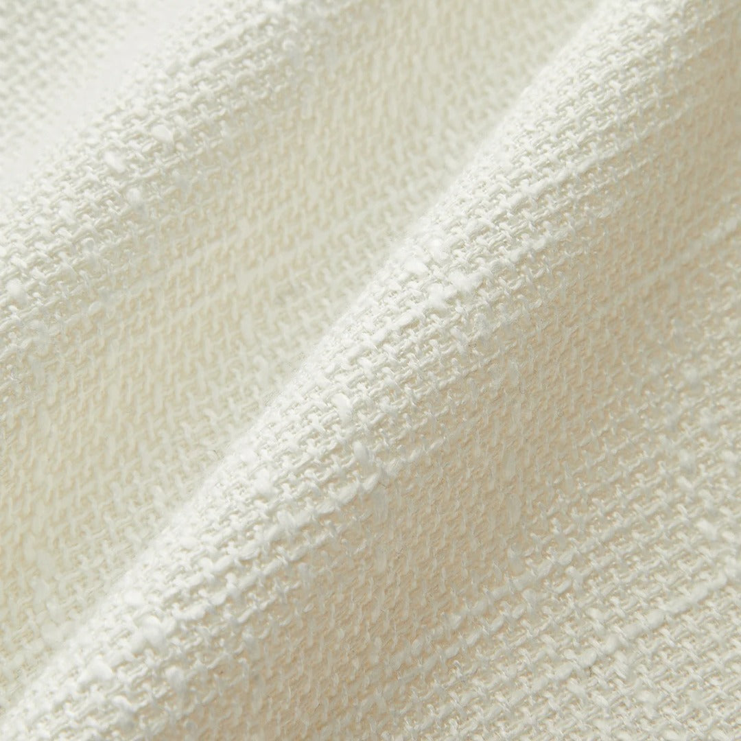 Vit boucléjacka med kontrasterande denimkanter