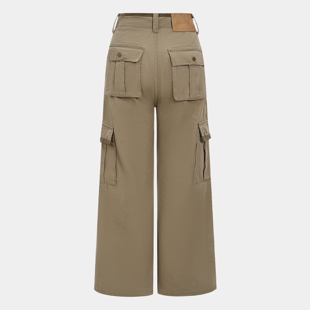 Beige cargobyxa i kraftig tvättad denim med vida ben, förstärkta knän och kontrastdetaljer i manchester