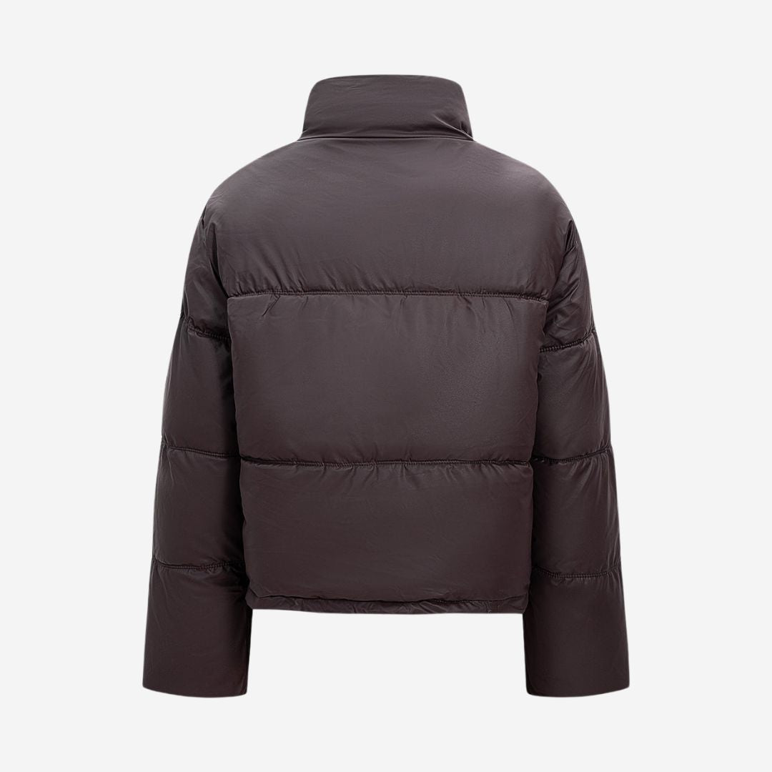 Kaffe kort vadderad jacka i matt material med ståkrage och tryckknappar