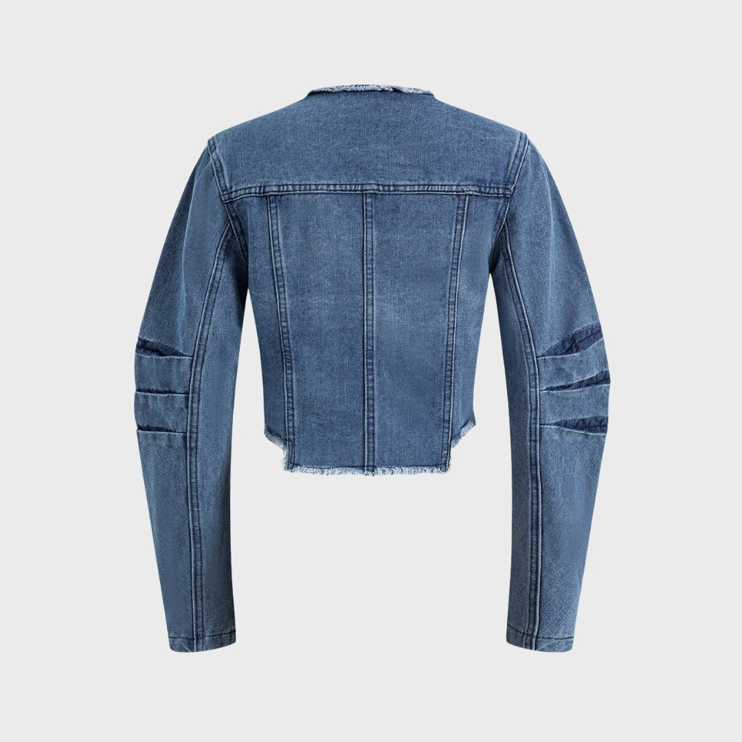 Cropped jeansjacka med rund hals ficklock och rå fåll