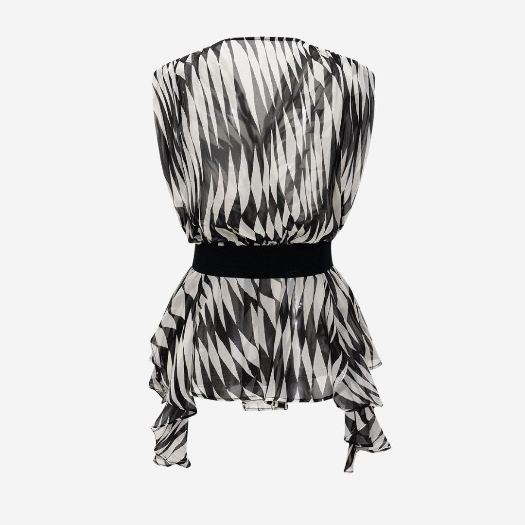 Romantisk transparent tulleblus med volanger och smickrande silhuett