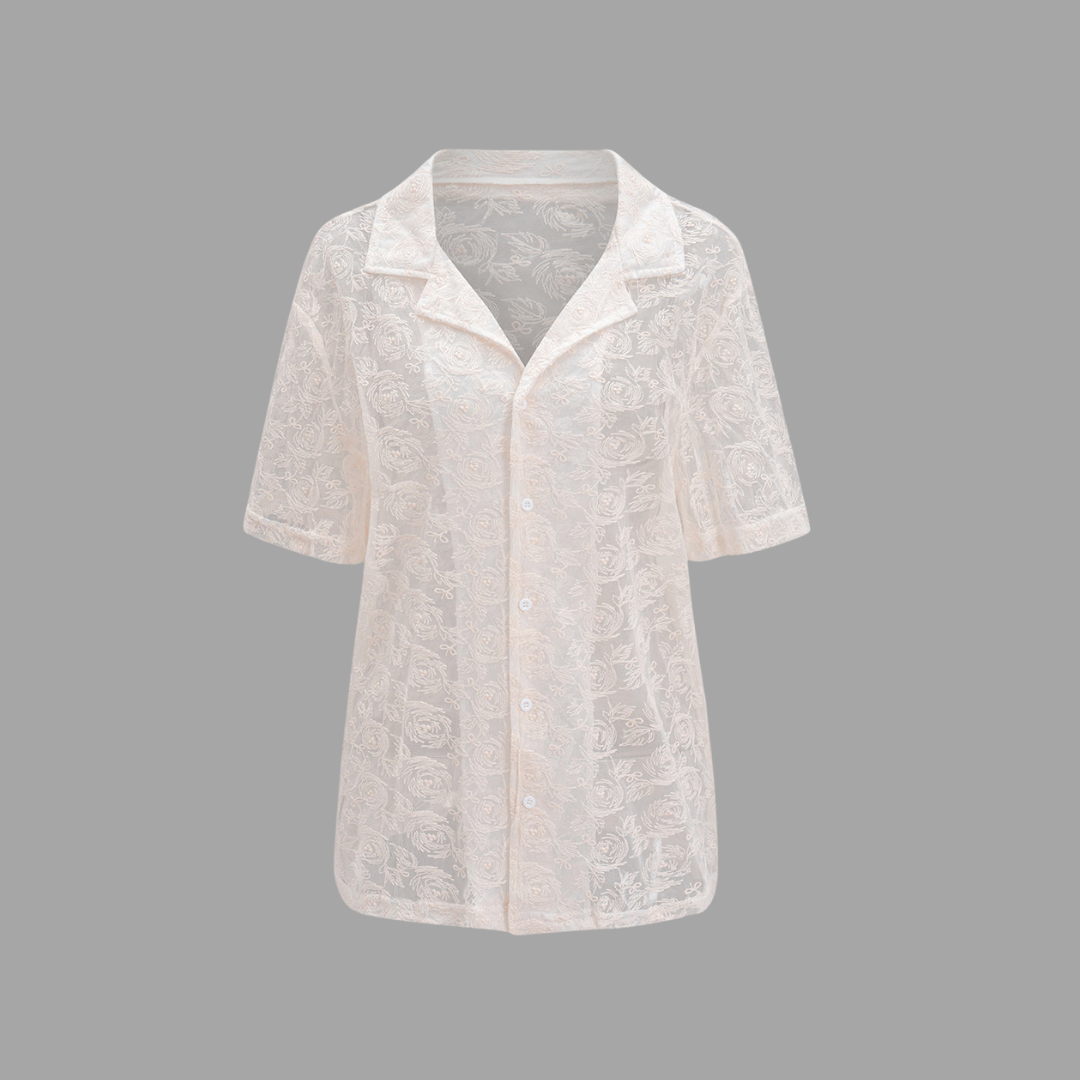 Beige spetsblus med korta ärmar och klassisk krage