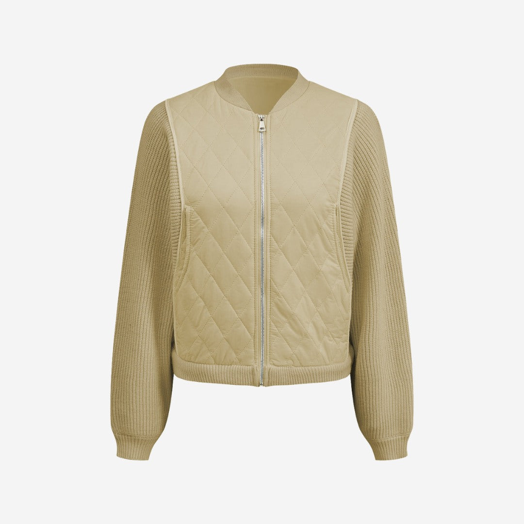 Stickad kofta med quiltade paneler och dragkedja framtill