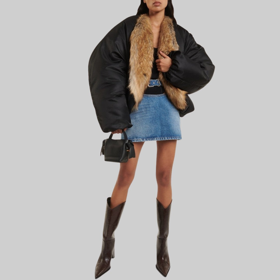 Svart Oversized Bomberjacka med Fuskpälsfoder och Lyxig Satinyta