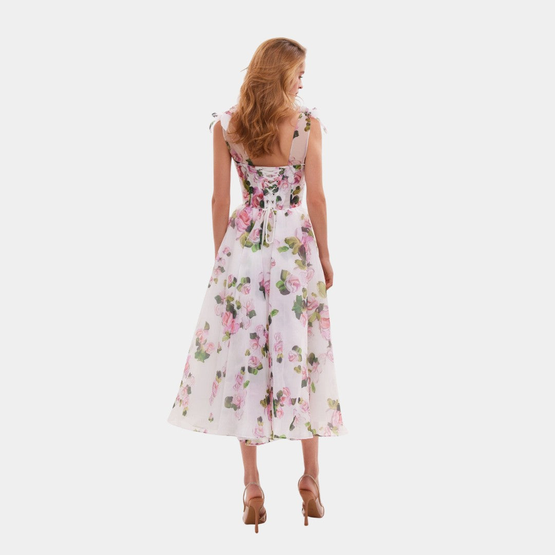 Vit midiklänning i organza med rosigt blommönster