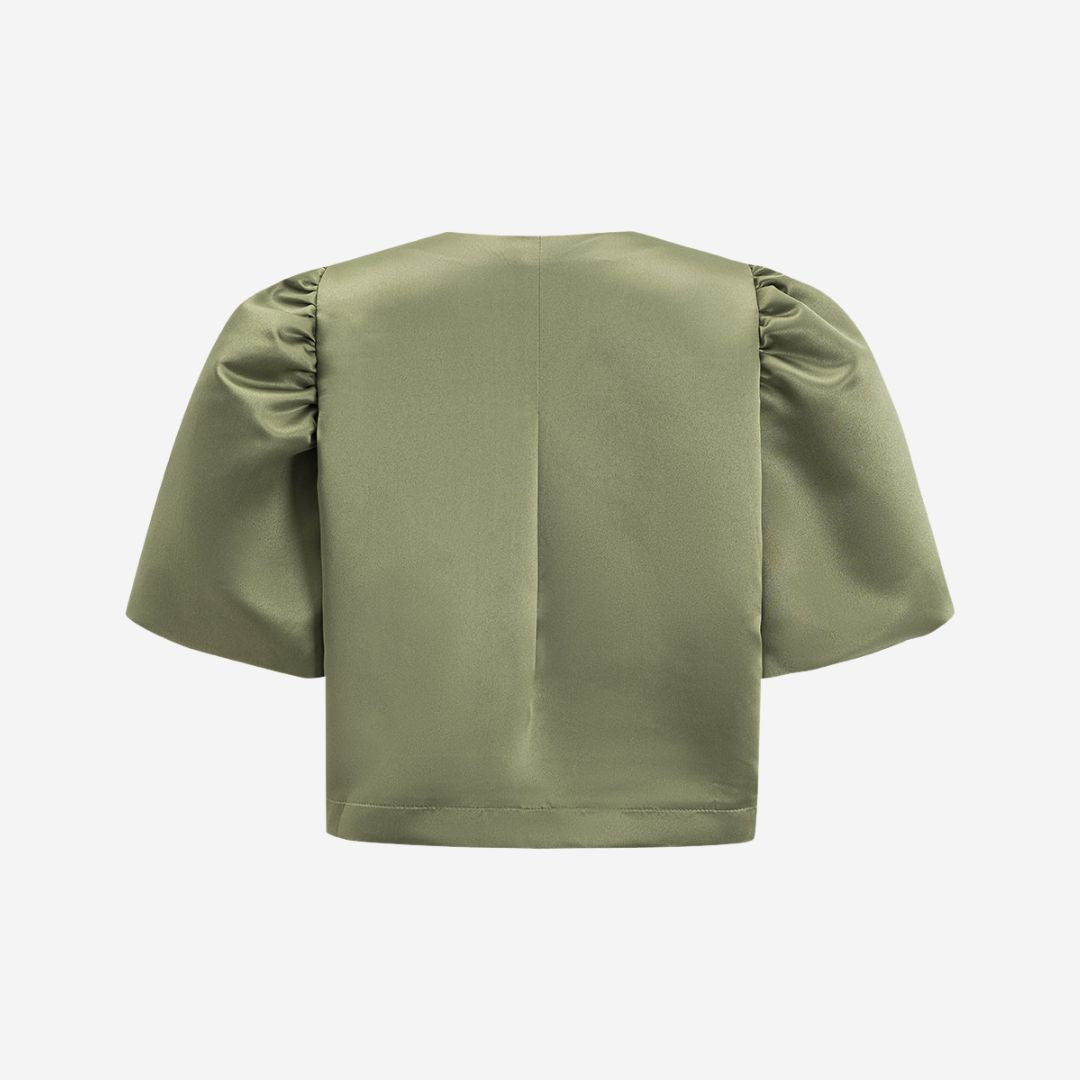 Kort grön topp med puffärmar och dold knäppning i satintyg