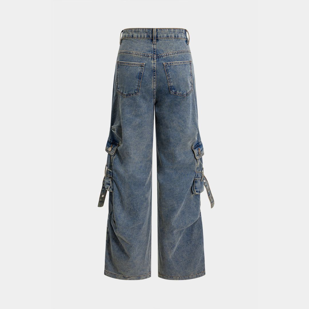 Blå cargojeans i denim med veckade detaljer, vida ben och sidfickor med spännen och lock