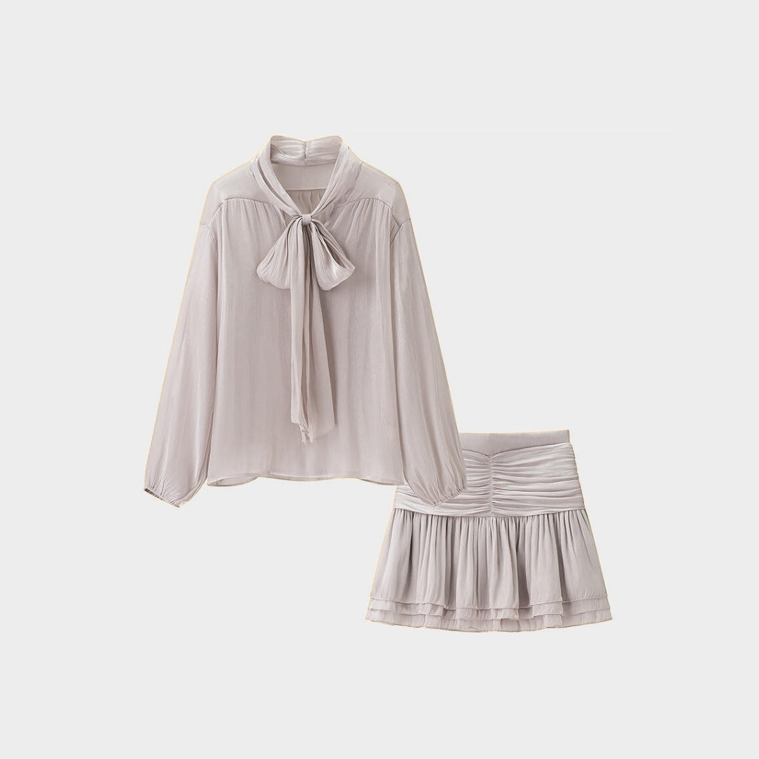 Grå blus med knytband och långa ärmar samt veckad lagerkjol set