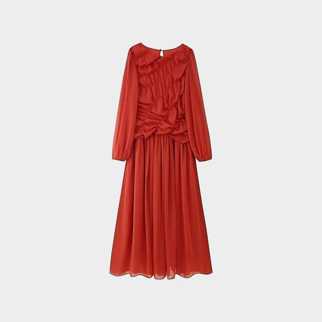 Lång klänning med rynkade detaljer och puffärm i vävt tyg