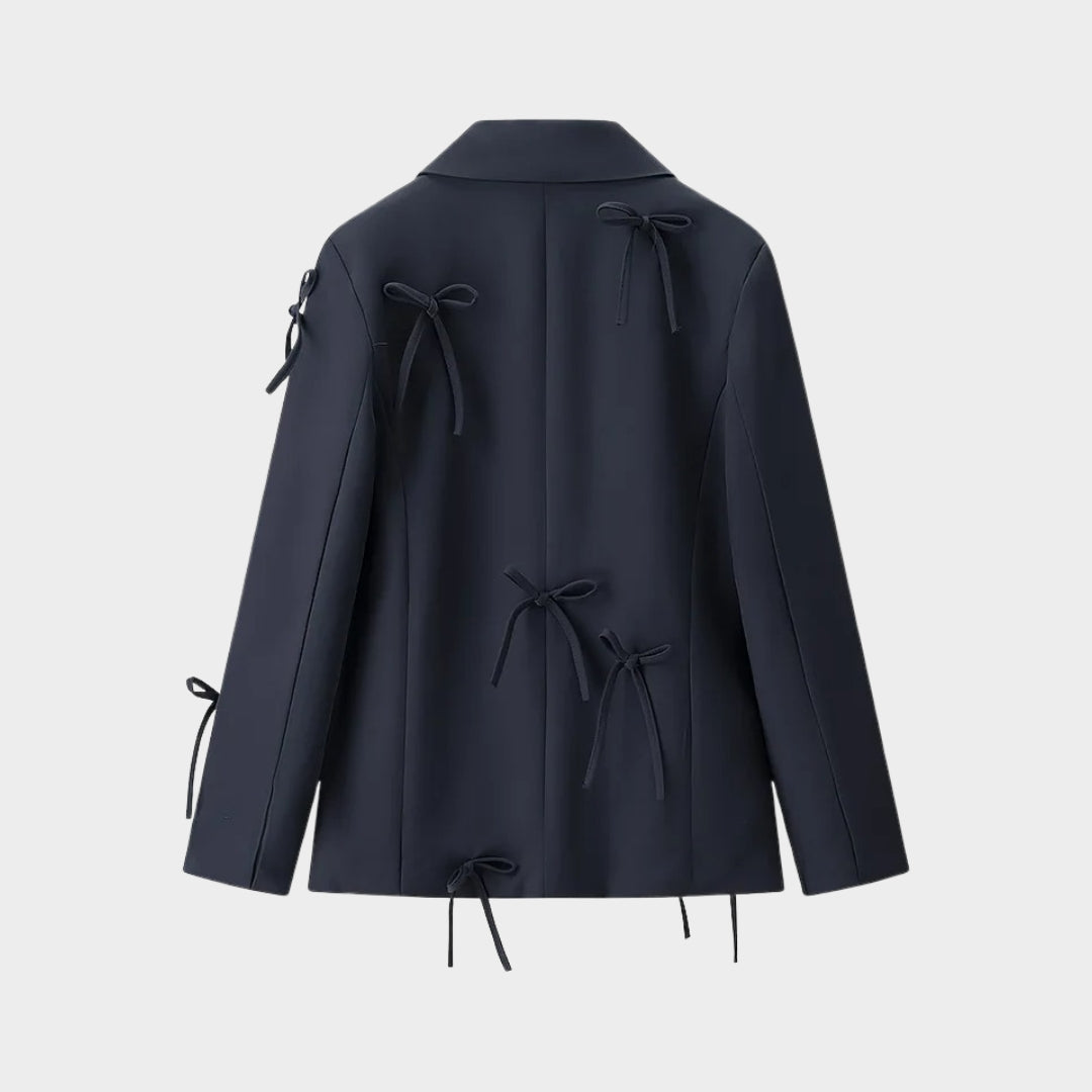 Enkelknäppt kavaj med slagkrage och dekorativa rosetter