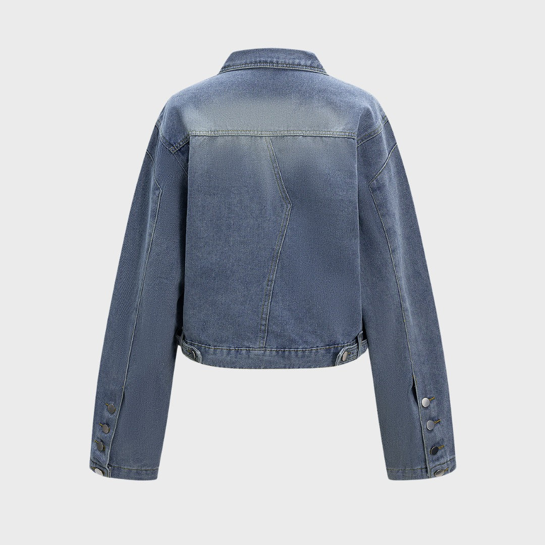 Oversize denimjacka med avslappnad passform och knappstängning