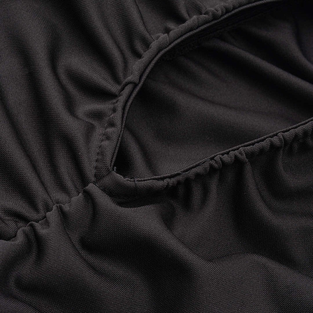 Svart figurnära maxiklänning med rynkdetaljer, nyckelhålsringning och puffärmar – elegant klänning med låg stretch