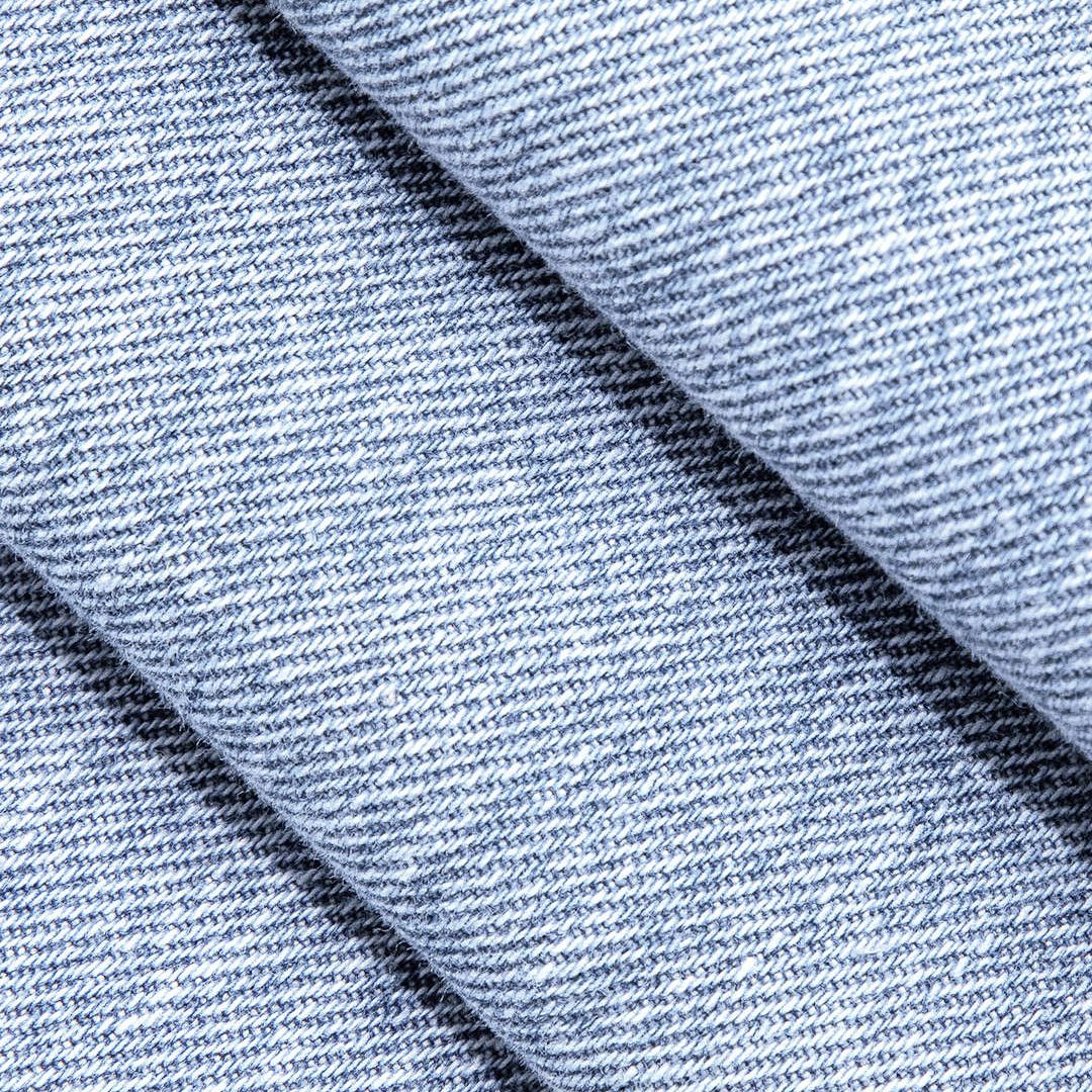 Ljusblå jeans med breda ben, råa slitningar och lätt stretch i mjuk bomullsdenim