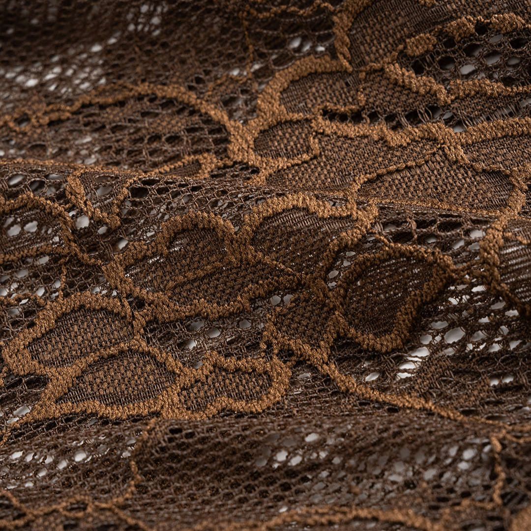 Brun asymmetrisk midiklänning i spets och jersey med axelbandslös överdel och draperad kjol