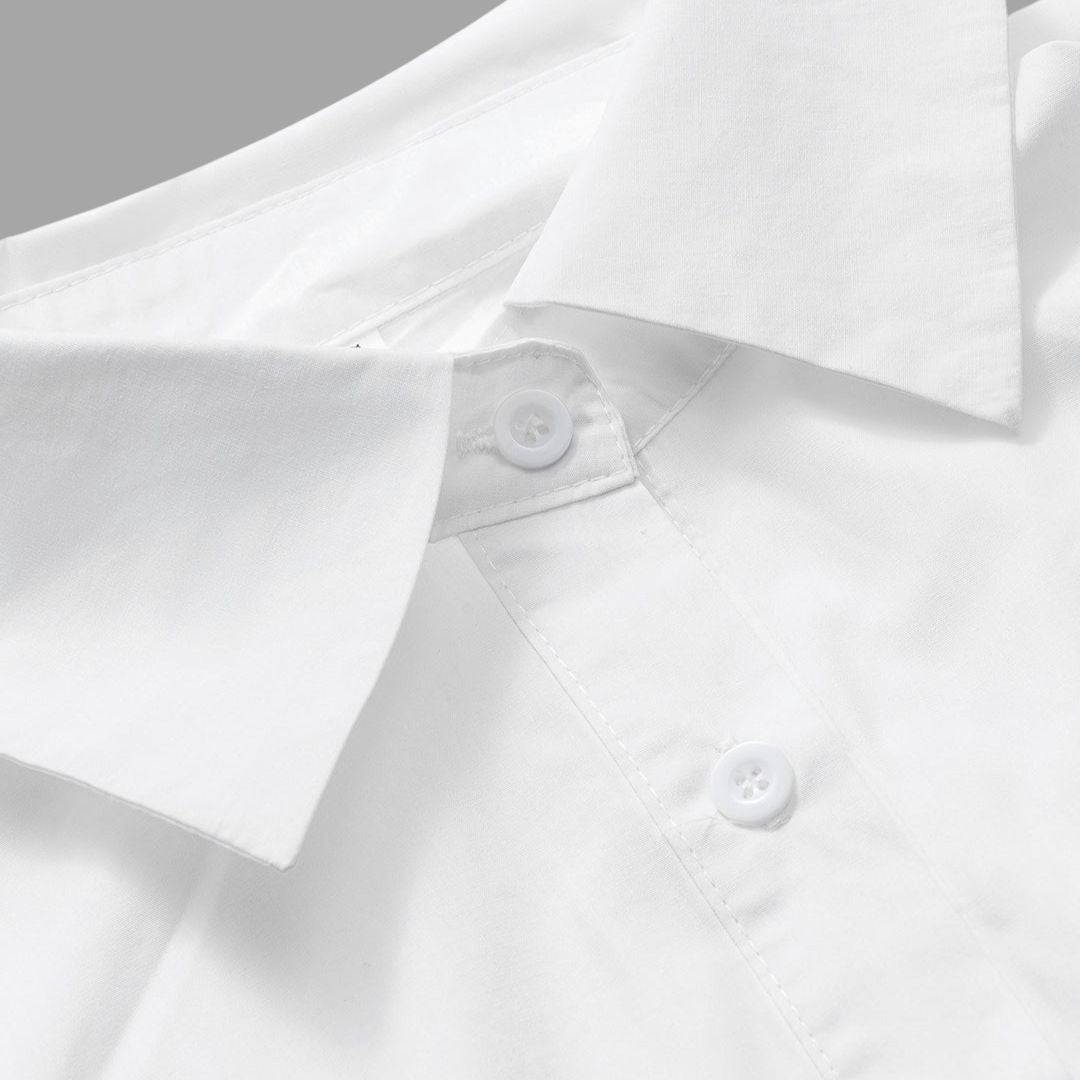 Vit kort skjortblus med hjärtformad kristalldekor och elastisk midja