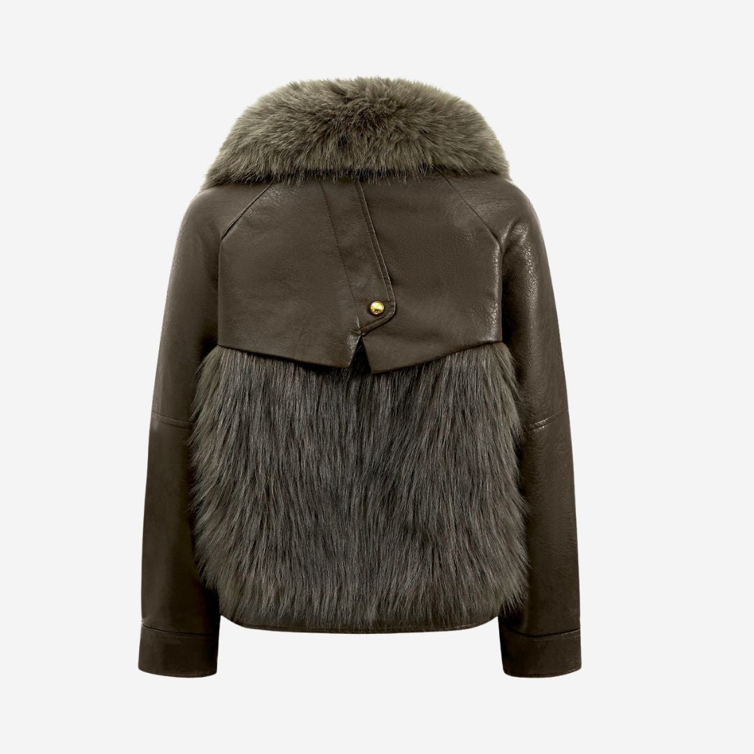 Kaffebrun jacka i fuskläder med grå fuskpäls och bred krage för dam